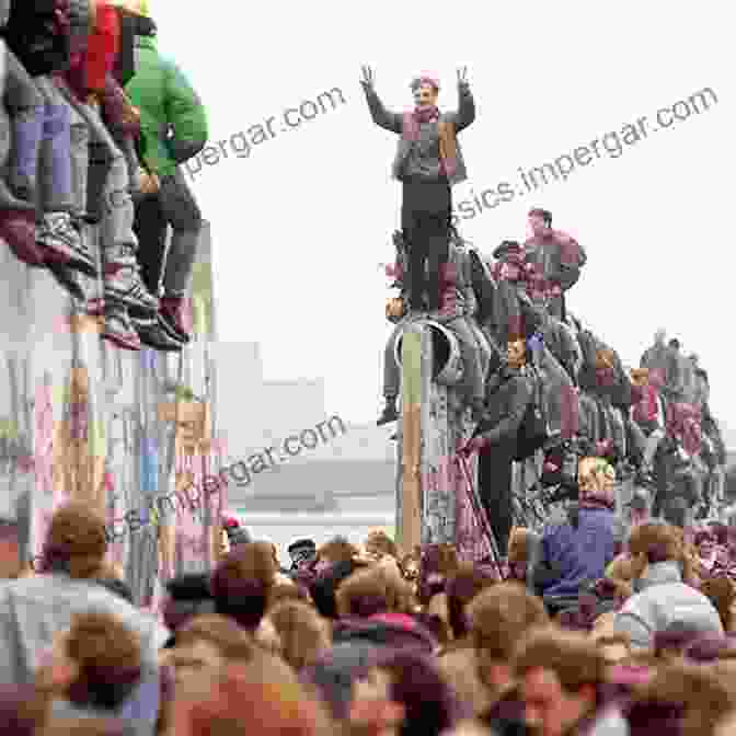 A Photograph Of People Celebrating On Top Of The Berlin Wall. Time And Power: Visions Of History In German Politics From The Thirty Years War To The Third Reich (The Lawrence Stone Lectures 11)